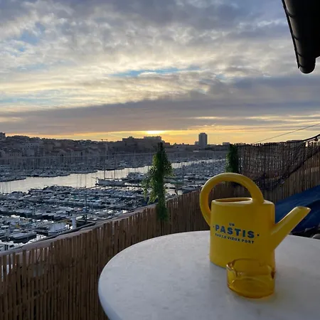 Vue Imprenable Vieux-port Et Notre Dame Ostello